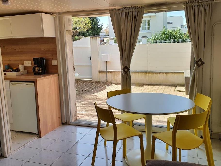 Logement Amboise Centre Avec Terrasse Privee ภายนอก รูปภาพ