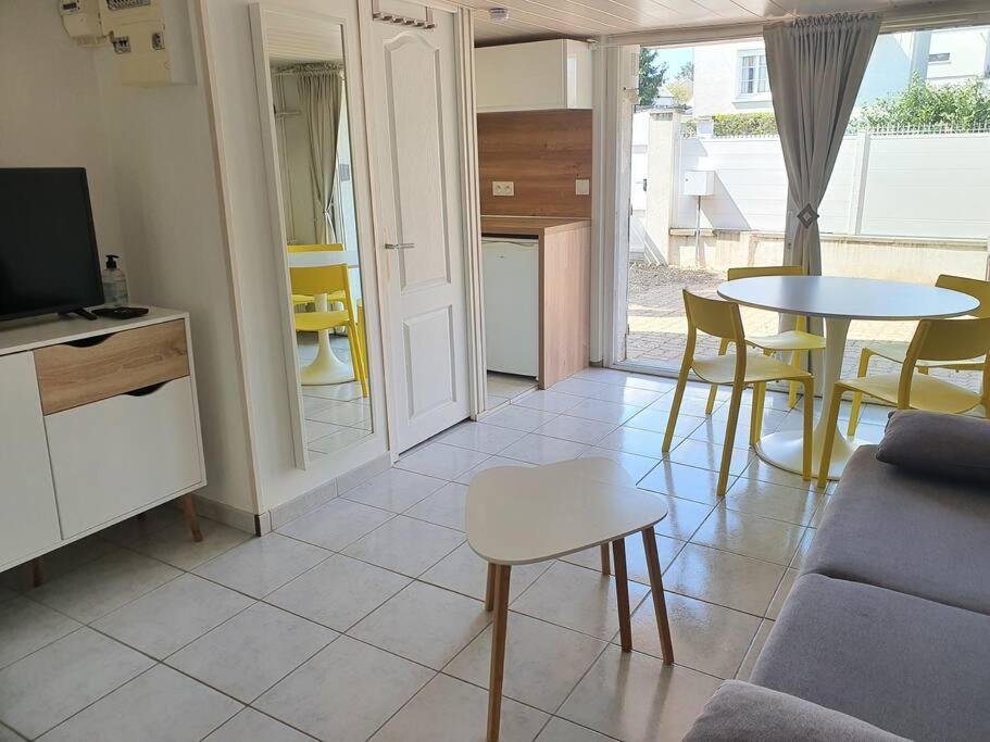 Logement Amboise Centre Avec Terrasse Privee ภายนอก รูปภาพ